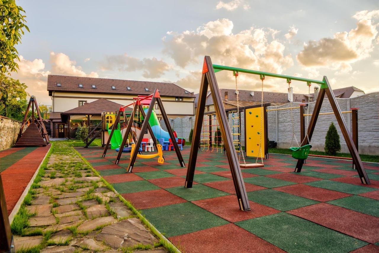 Hotel Conacul Ambient Cristian  Esterno foto